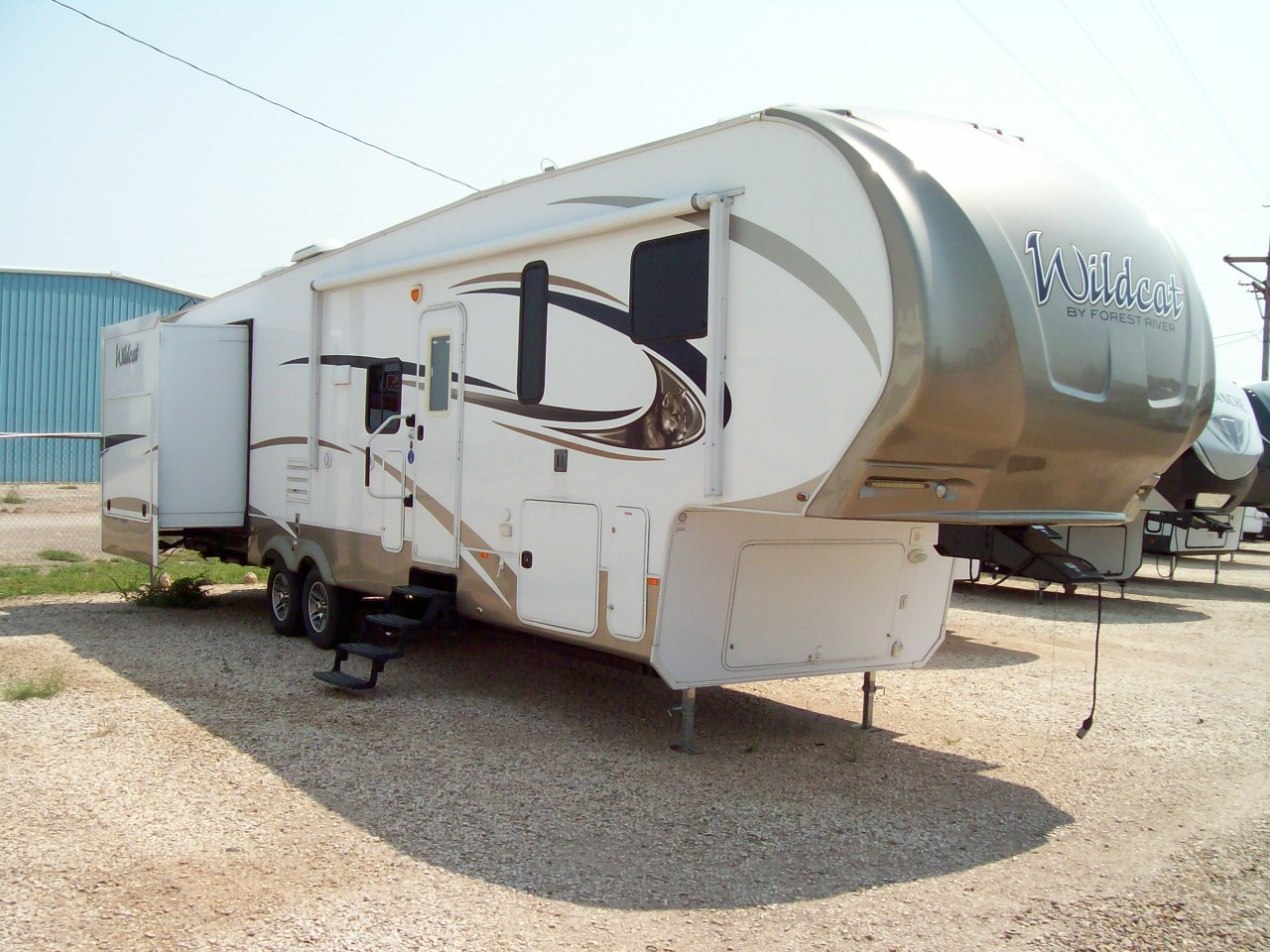 Used Wildcat 323RBX Bunkhouse Fifth Wheel
