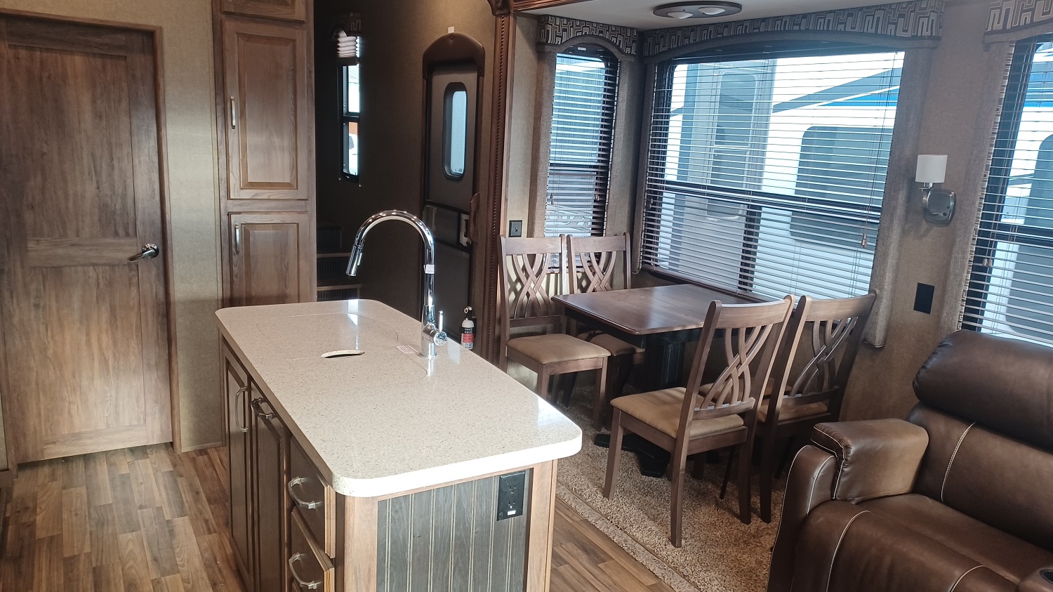 Avalanche 365MB dining