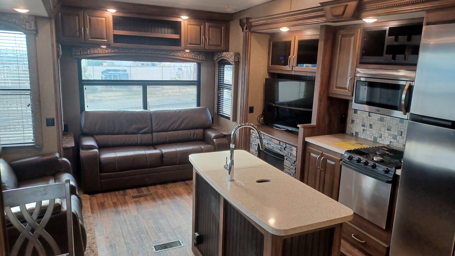 Avalanche 365MB livingroom