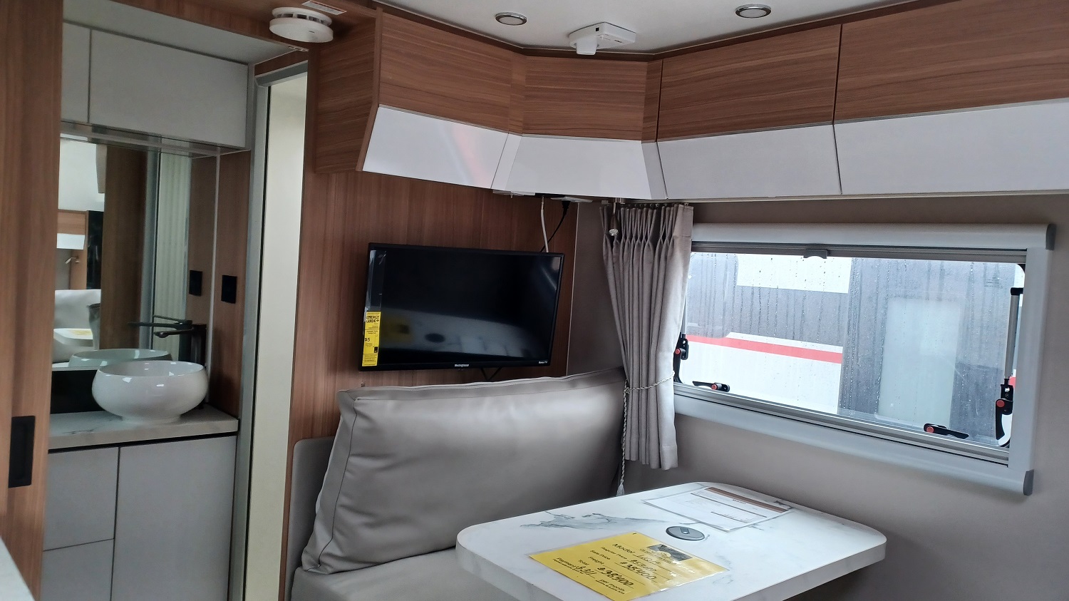 Black Series HQ15 dinette