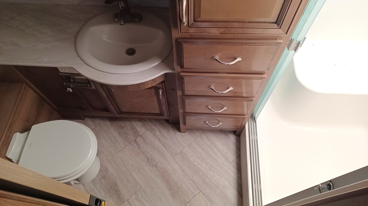Fleetwood Bounder 35K bathroom at the rear of the coach with a seat molded into the shower surround