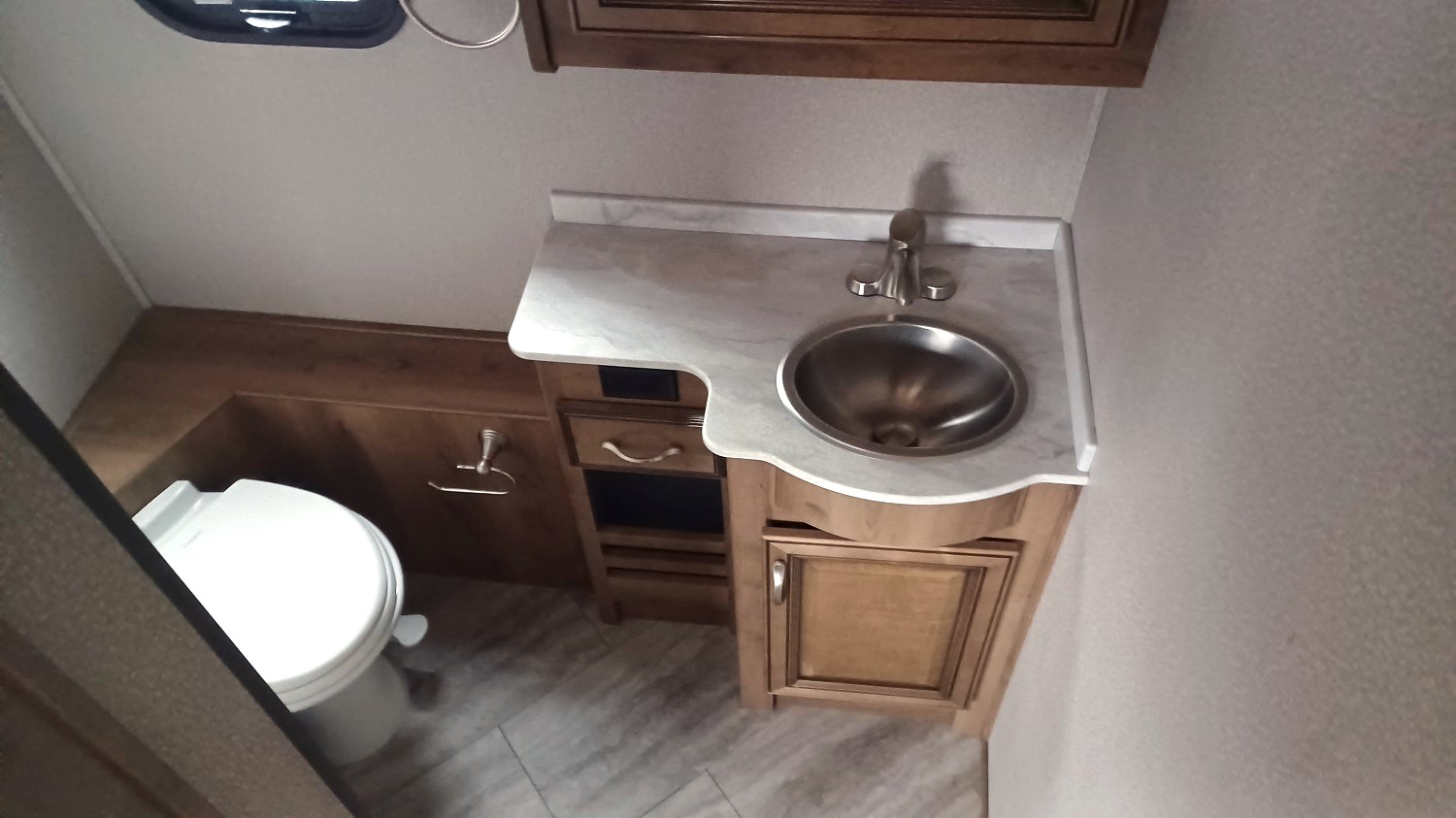 Fleetwood Bounder 35K half bath between livingroom and bedroom