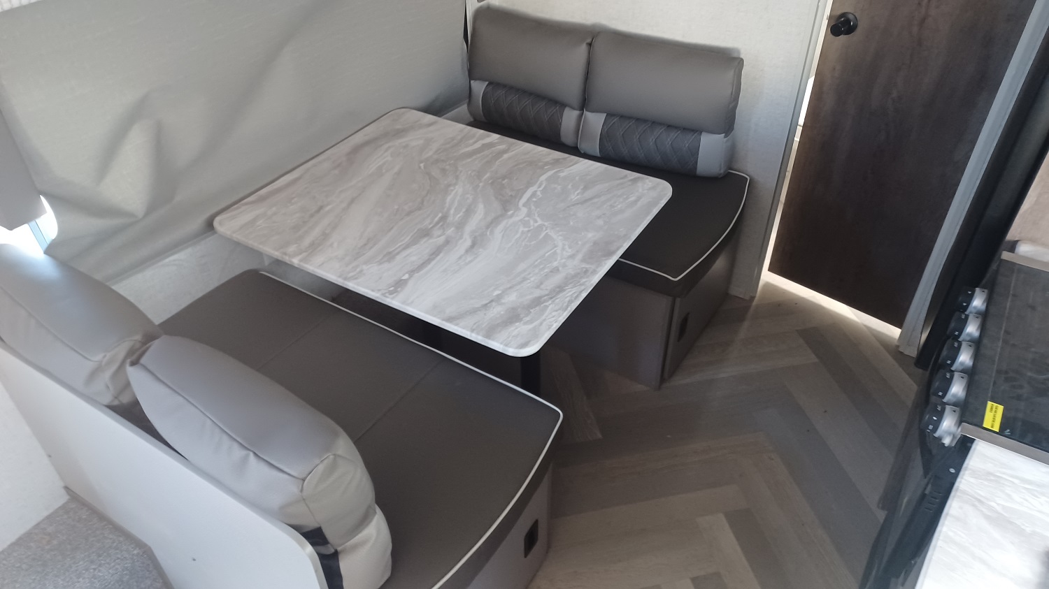 Salem 241QBXL dinette