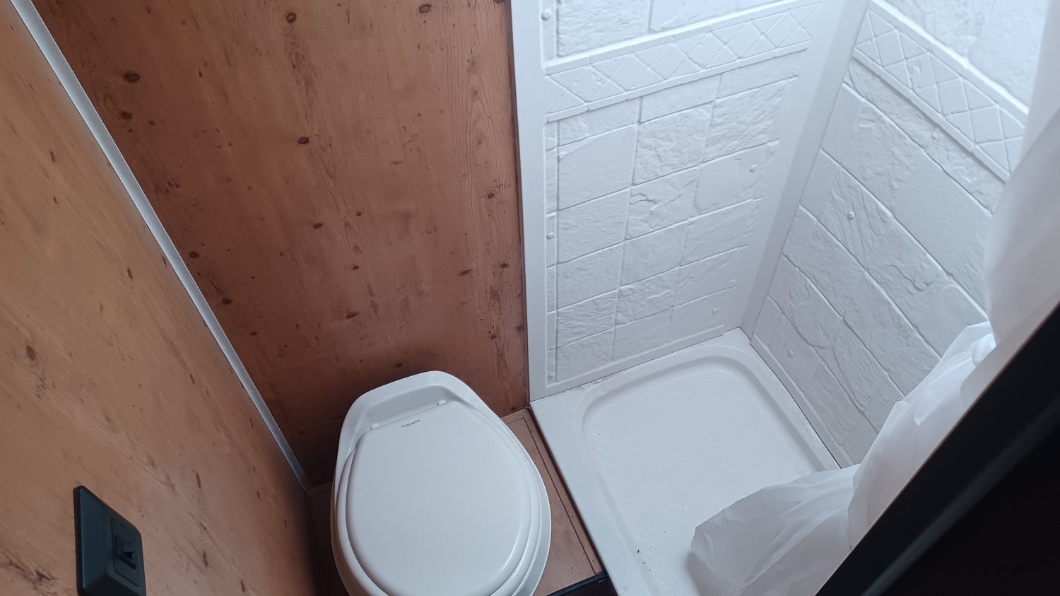 Sun Lite 18RD bathroom
