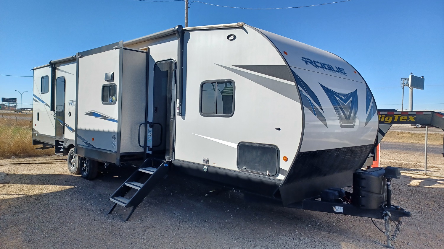 Link to Vengeance Rogue 32V Toy Hauler